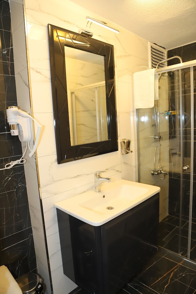 Grand Kavi Hotel 48/50