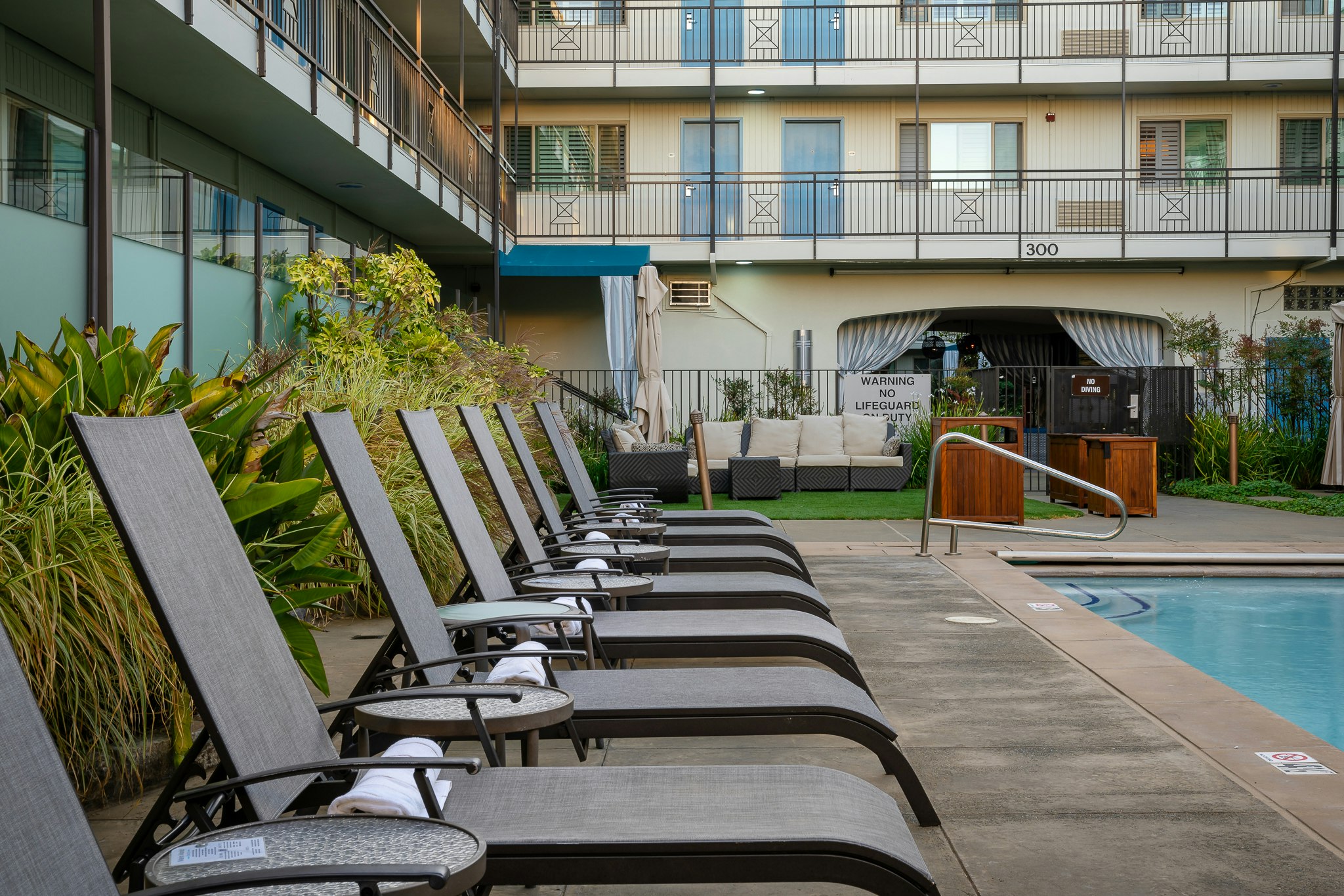 Marin Suites Hotel 71/81