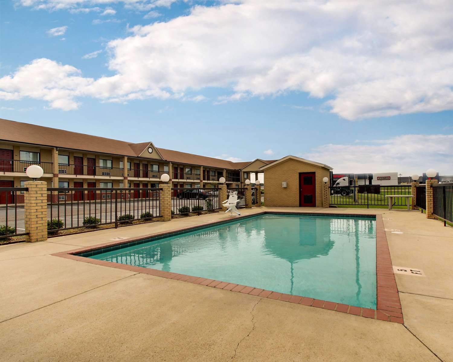 Studio6 Suites Richland, MS / Jackson 6/27