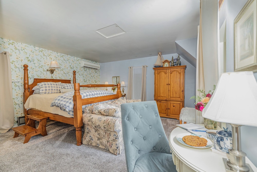 Fallen Tree Farm Bed & Breakfast 12/50