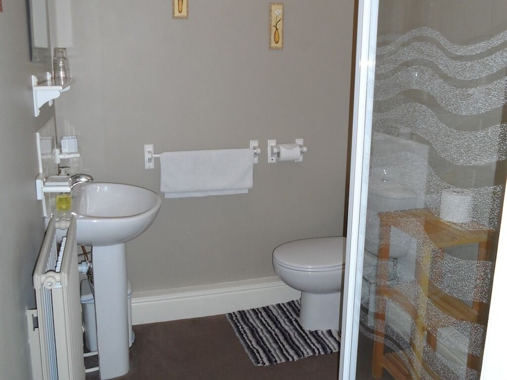 Warwick Lodge Bed and Breakfast - Guest house 33/34