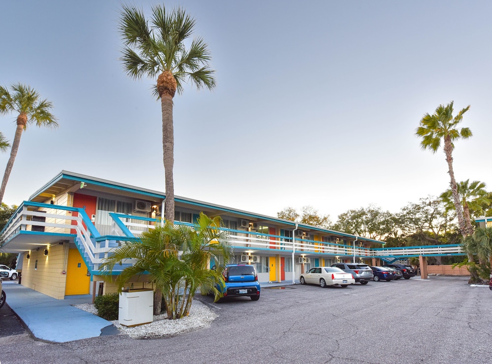 Golden Host Resort 56/63
