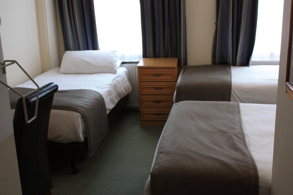ROOM, QUADRUPLE