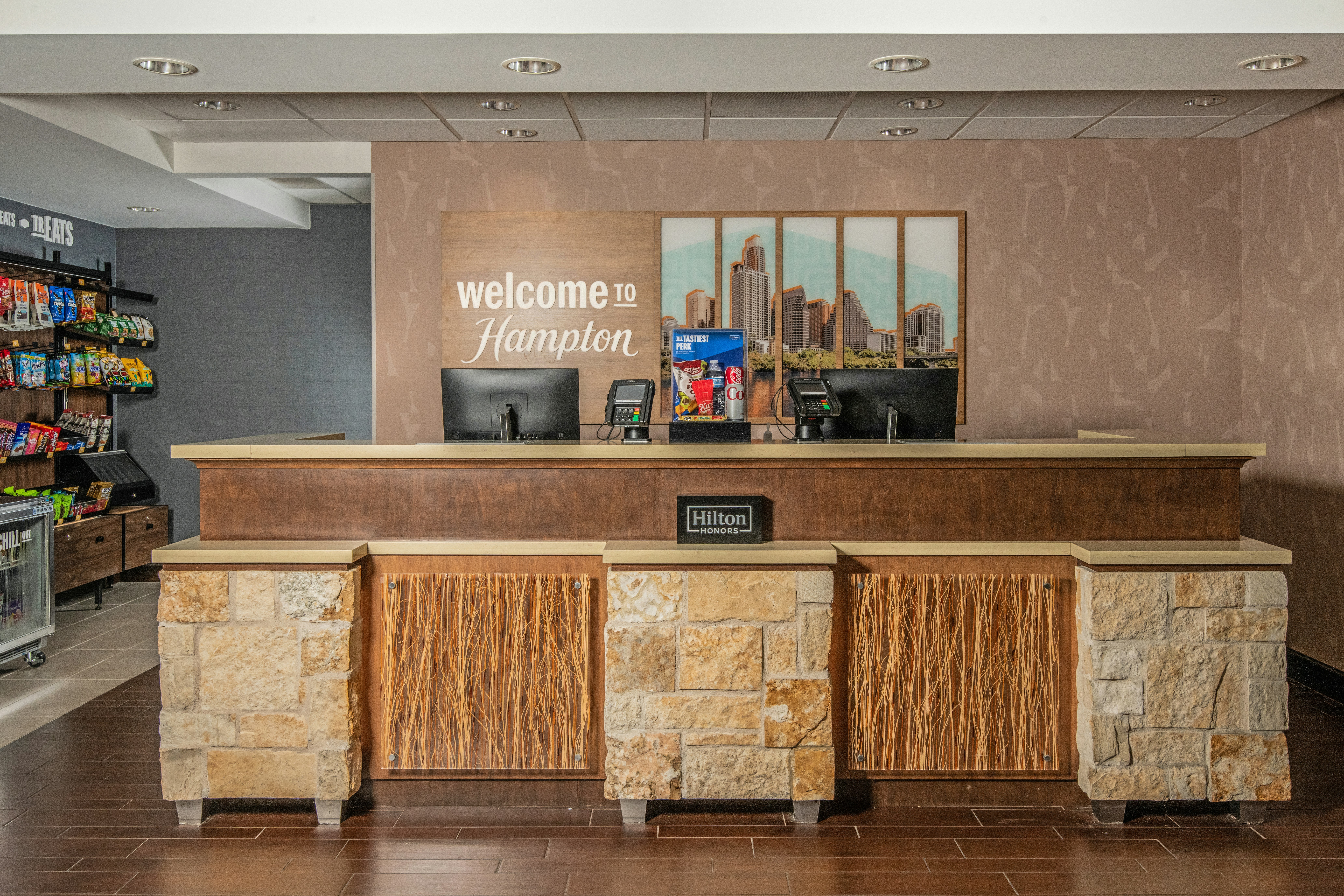 HAMPTON INN AUSTIN/OAK HILL 7/64