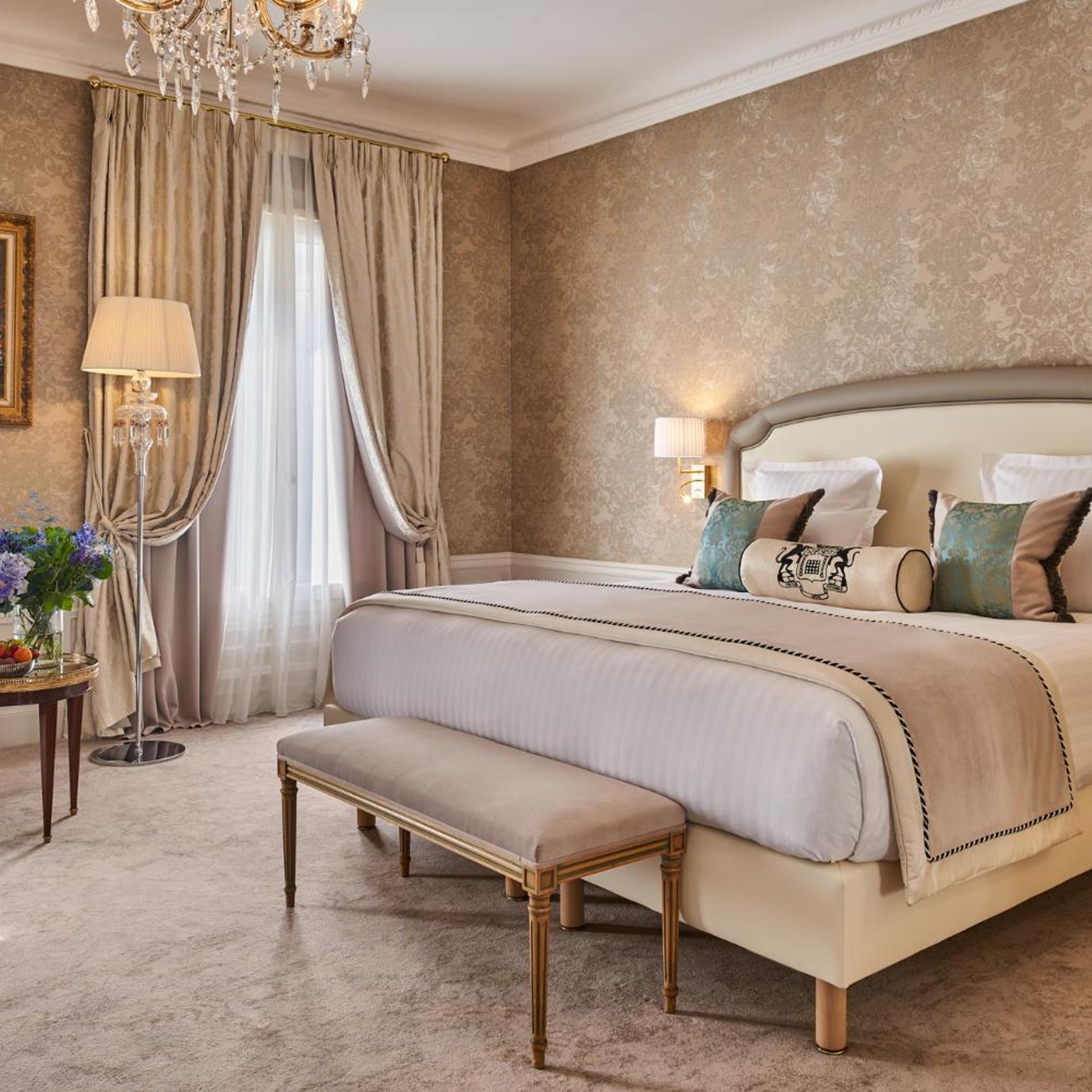 Prestige, Suite, King Bed, Peace Street View
