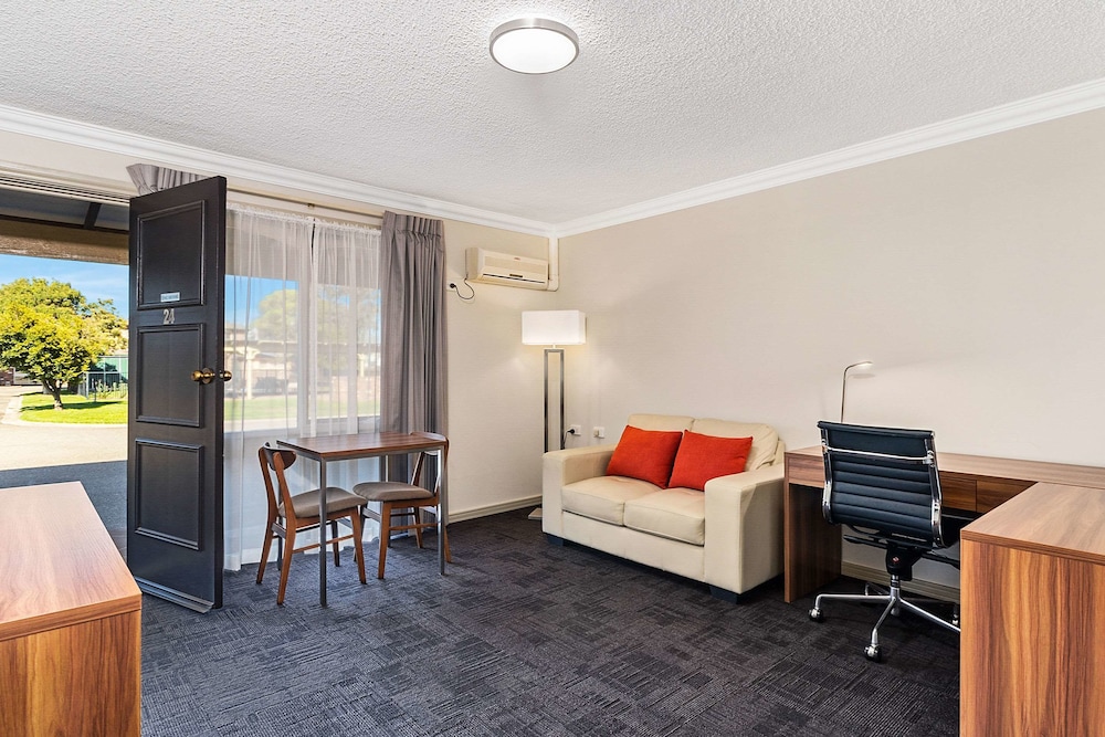 Quality Inn Carriage House 23/44