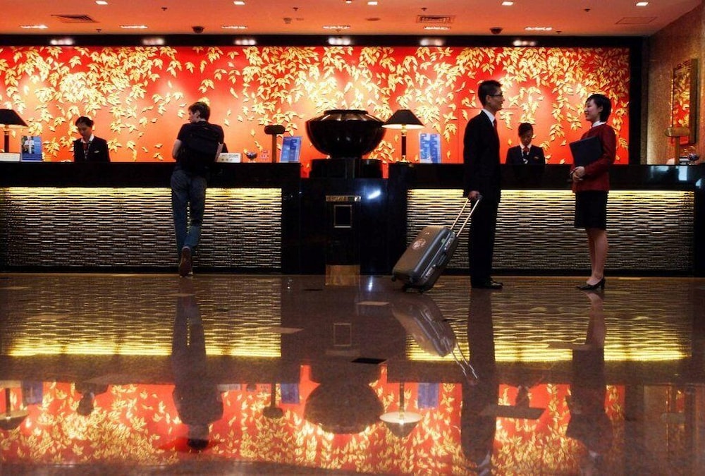 Crowne Plaza Shanghai 69/83