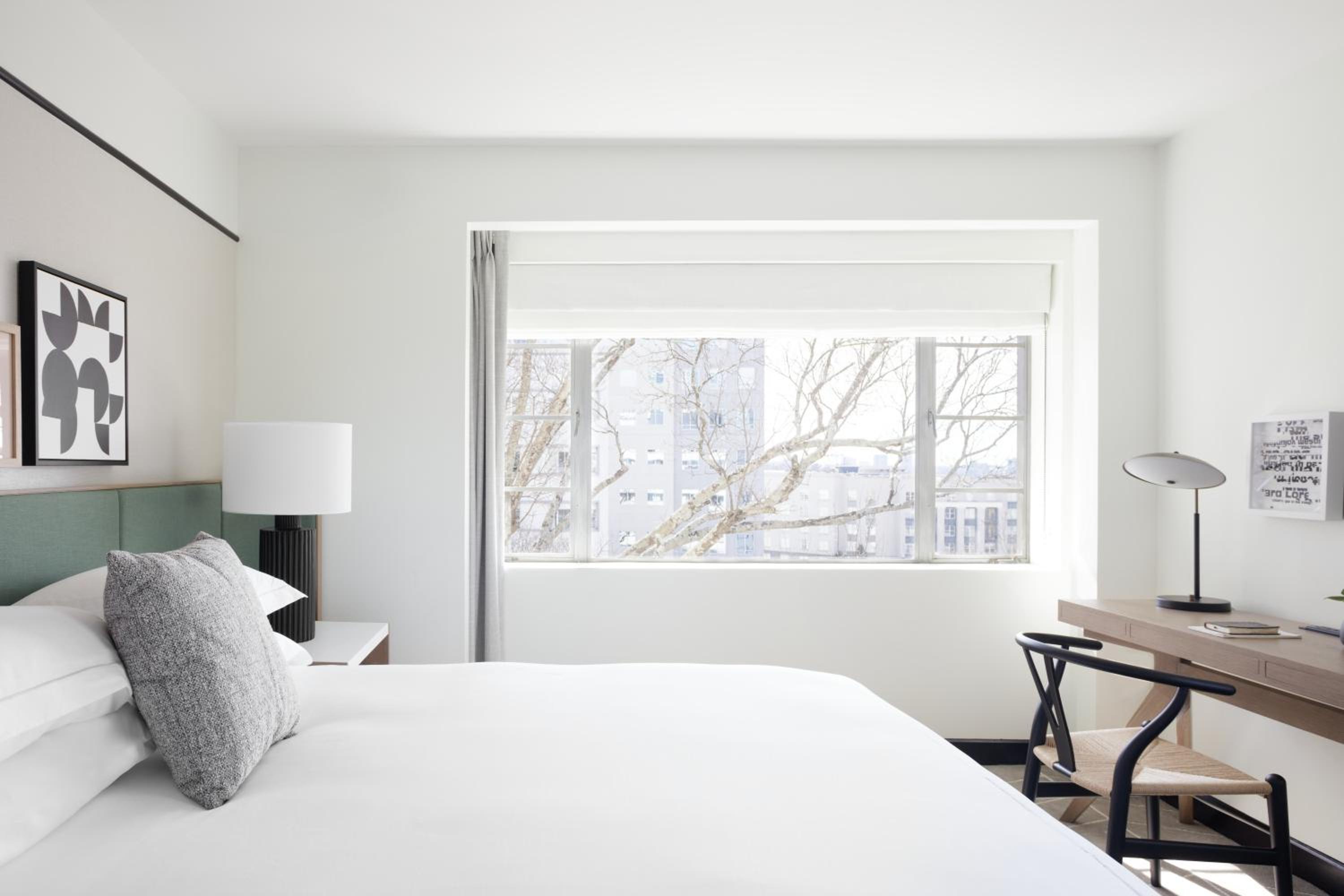 Essential, Queen Bed