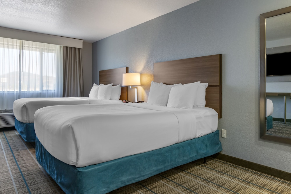 Efficiency, 2 Queen Beds, Accessible