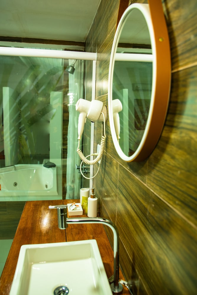 Hotel Marinas Resort 24/50