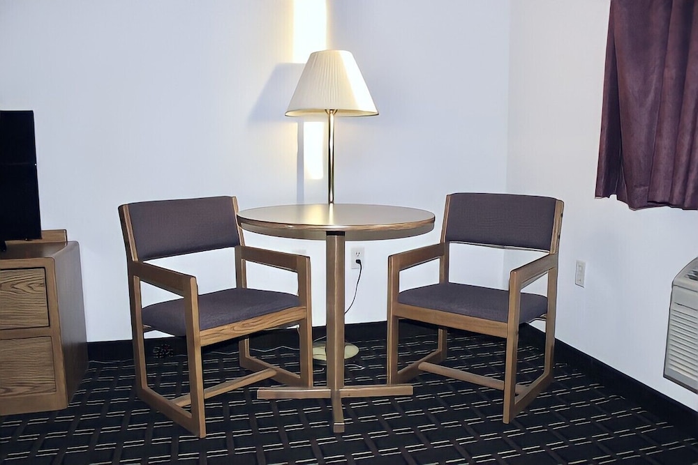 AmeriVu Inn and Suites-Stanley 28/47
