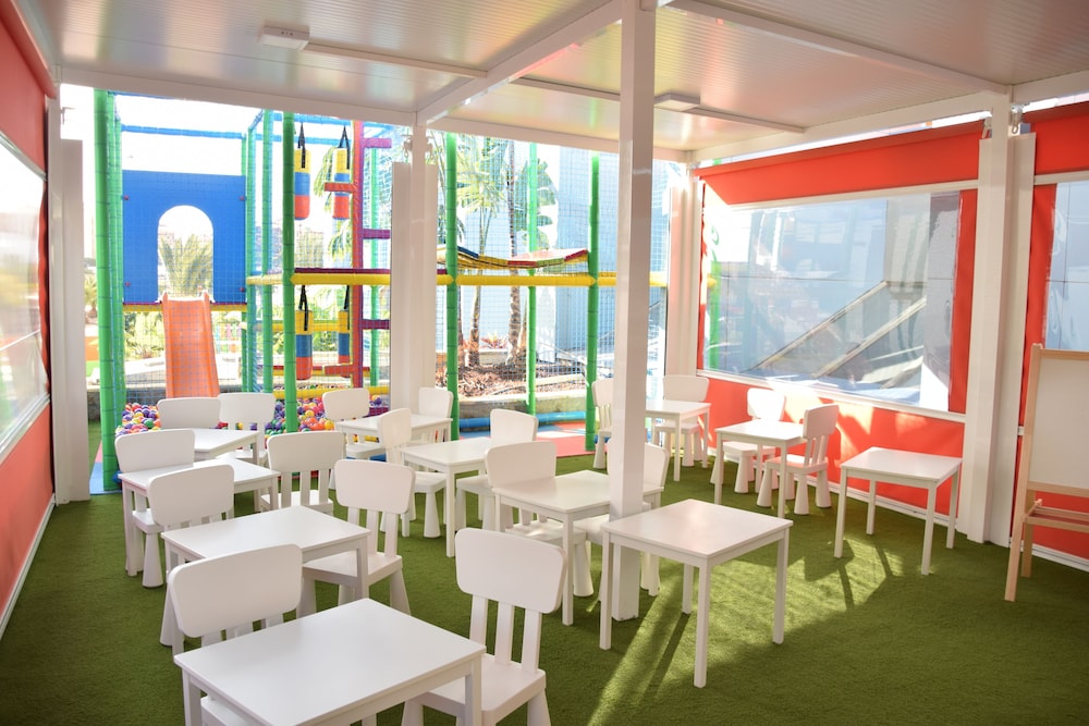 Paradise Park Fun Lifestyle Hotel 64/72