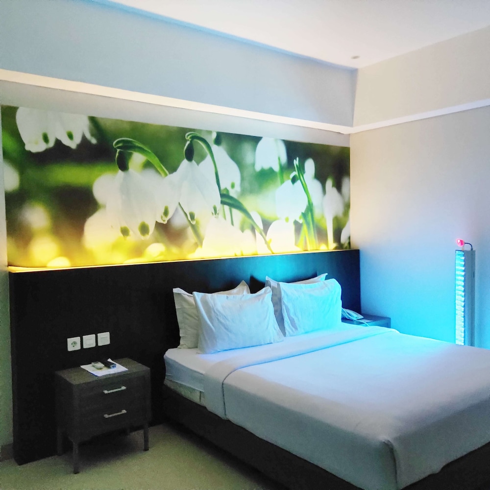 Emerald Hotel 15/59