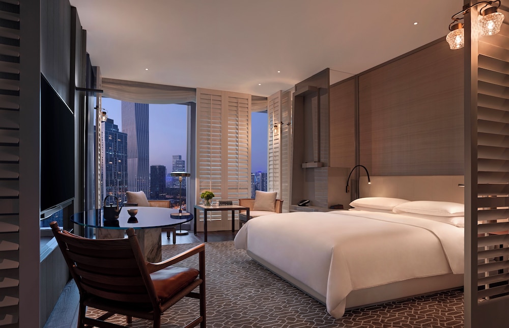 Room, King Bed, City View, High Floor