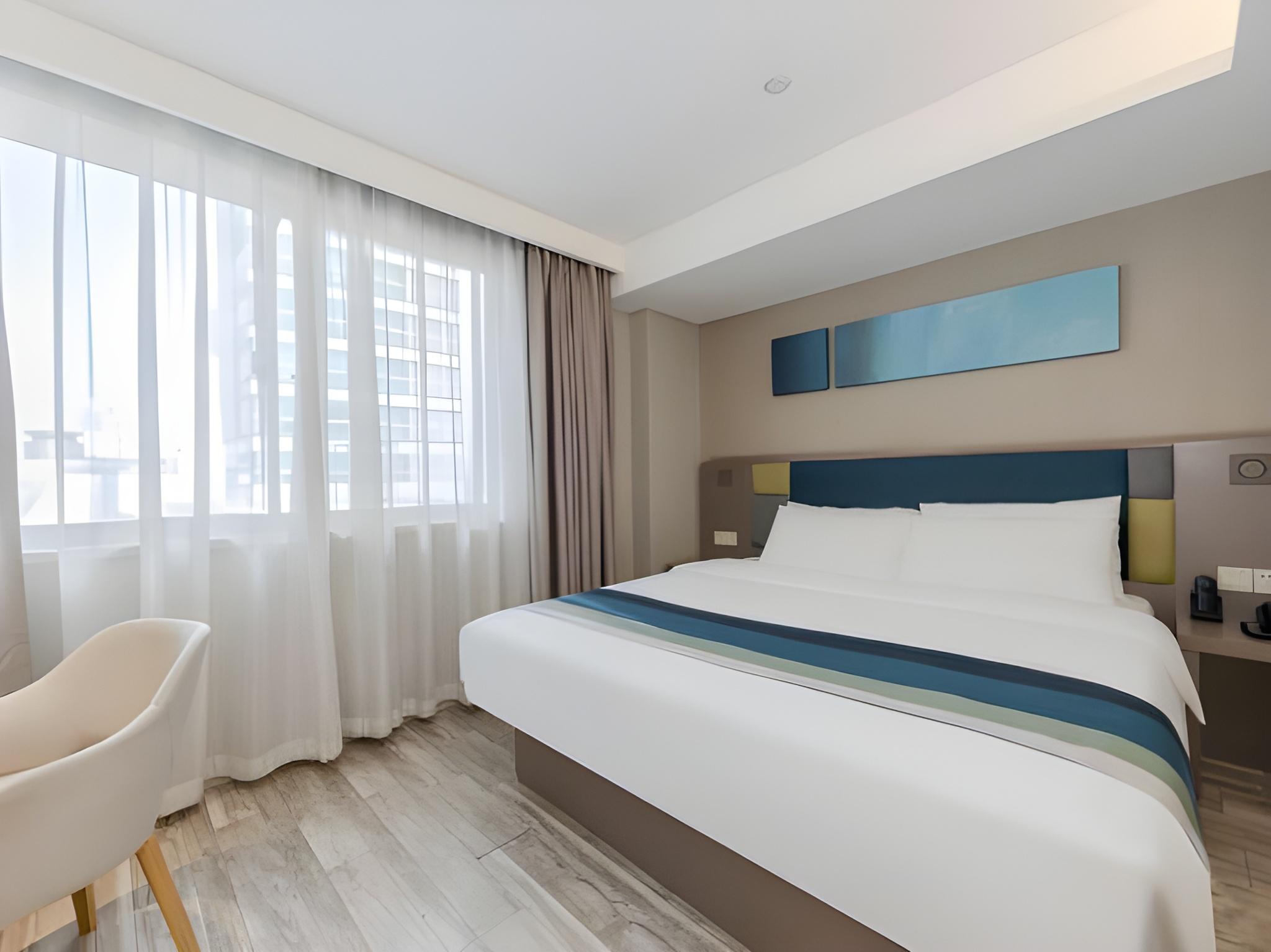 Home Inn Selected (South Square of Shanghai Railway Station) 41/63