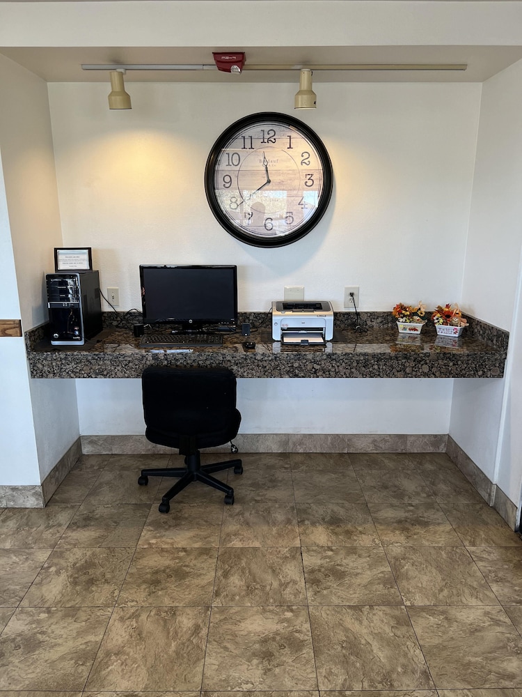 Days Inn by Wyndham Lake Point 6/40