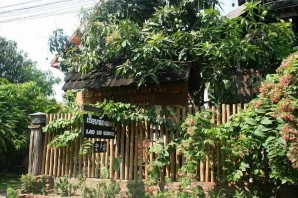 Lao Lu Lodge 85/91