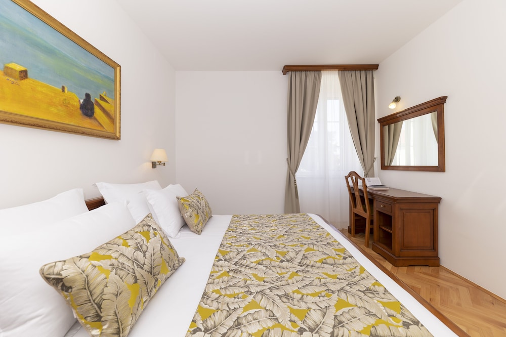 Heritage Hotel Tisno 31/80