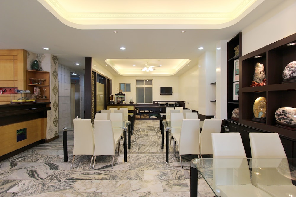 Tau Tau Chu Hotel 58/66