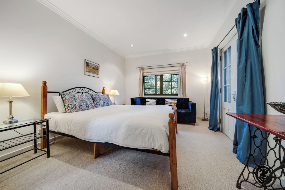 WHISPERING PINES BOUTIQUE ACCOMMODATION 15/50