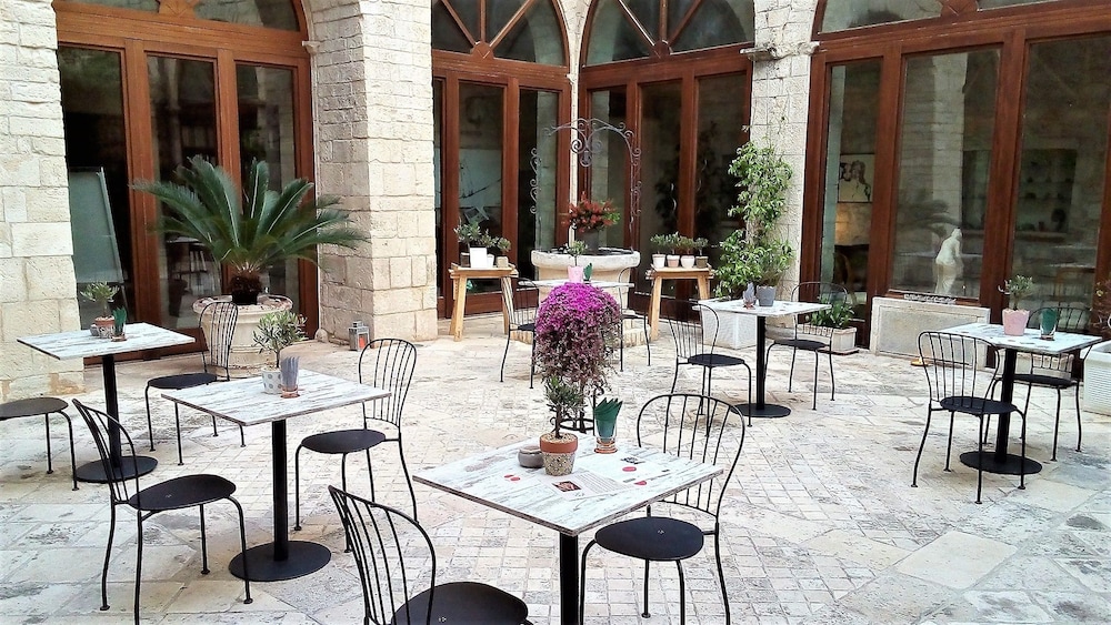 S. Martin Hotel 30/50