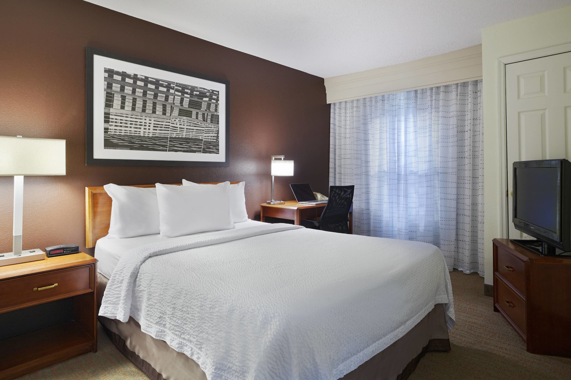 2 BEDROOMS, SUITE