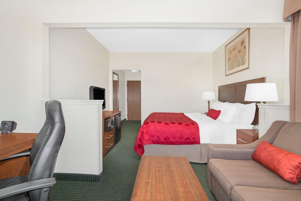 جناح بسرير كينج بغرفة نوم واحدة، Ramada By Wyndham Denver International Airport 4/8
