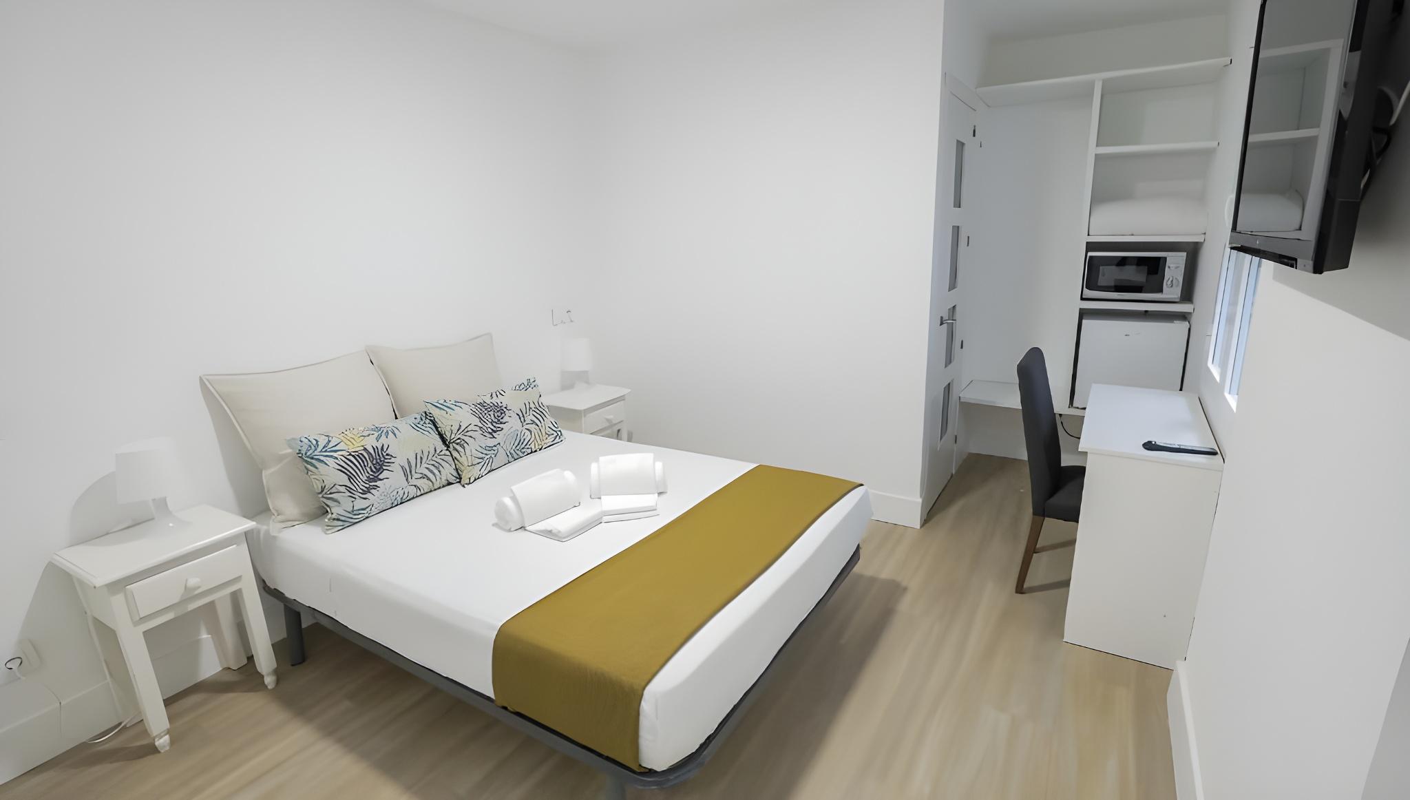 Deluxe, Double or Twin Bed