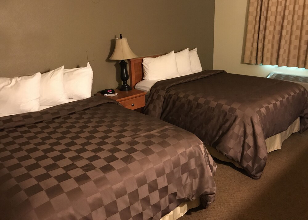 FAIRBRIDGE INN & SUITES KELLOGG 12/48