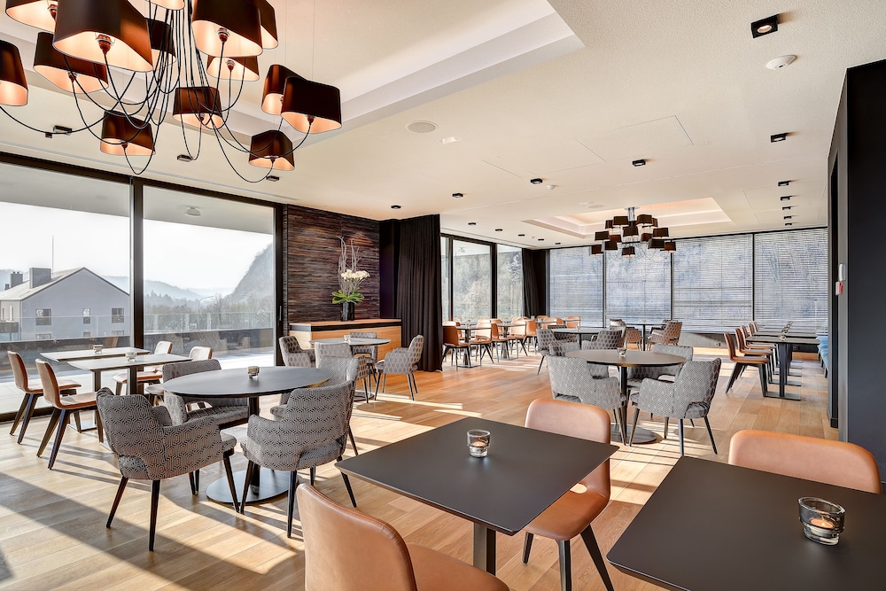 R hotel experiences 45/58