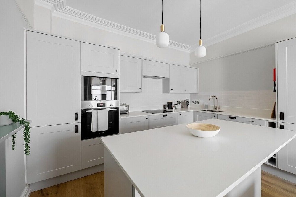 1 Elliot Terrace 46/50