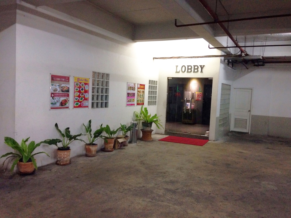 Lee Place Hotel 10/18