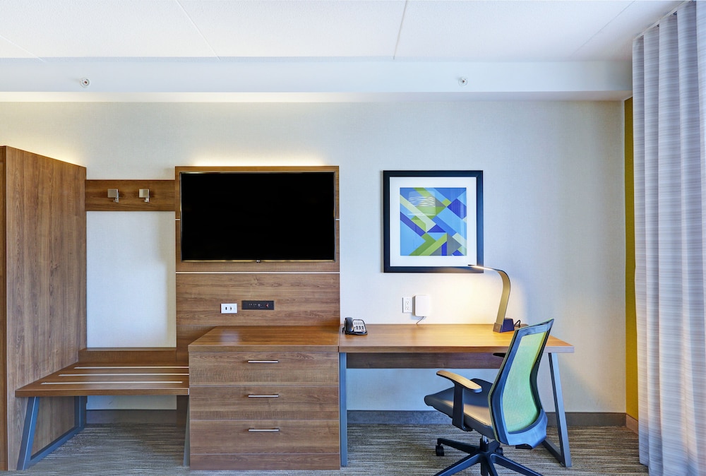 Holiday Inn Express Hotel Suites Woodstock South 53/67