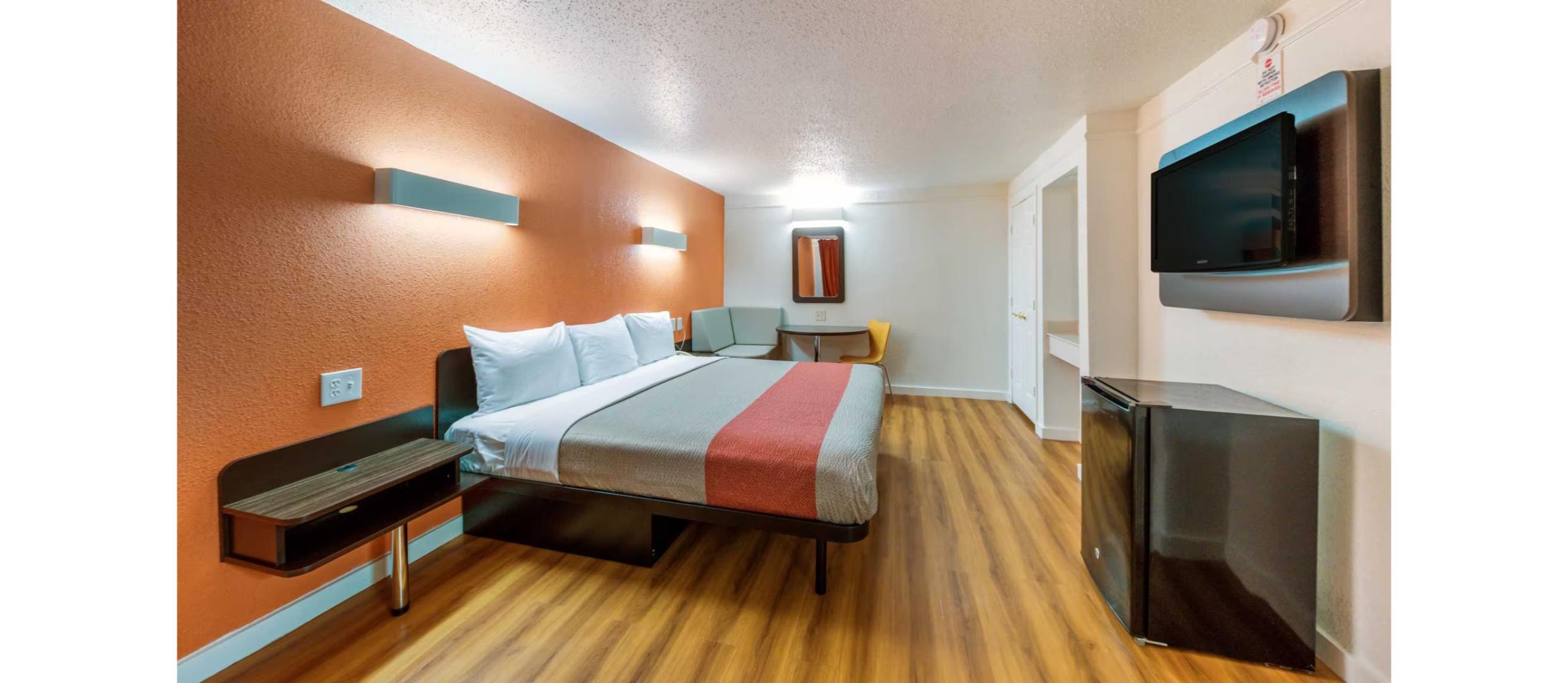 1 King Bed - Mobility Accessible Tub, Nsmk