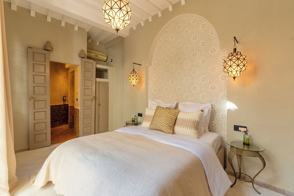 Riad XO Amira Victoria 37/50