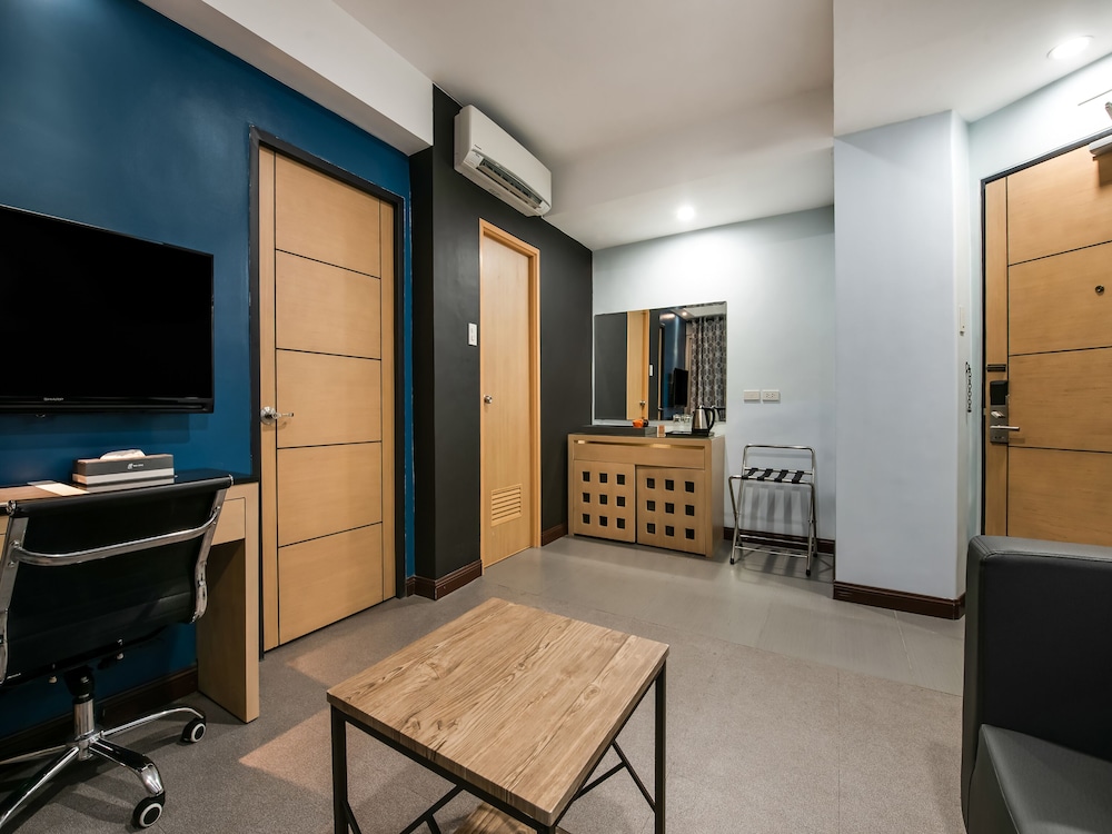 Bay Area Suites 26/28