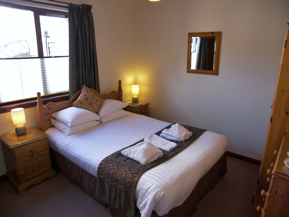 Rosemount Hotel 6/57