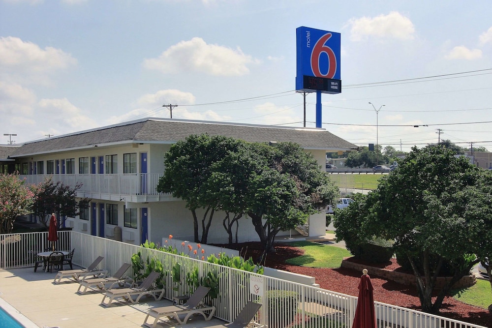 Motel6 Austin, TX - North 7/48