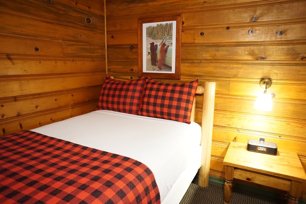 Shaver Lake Village Hotel 22/50