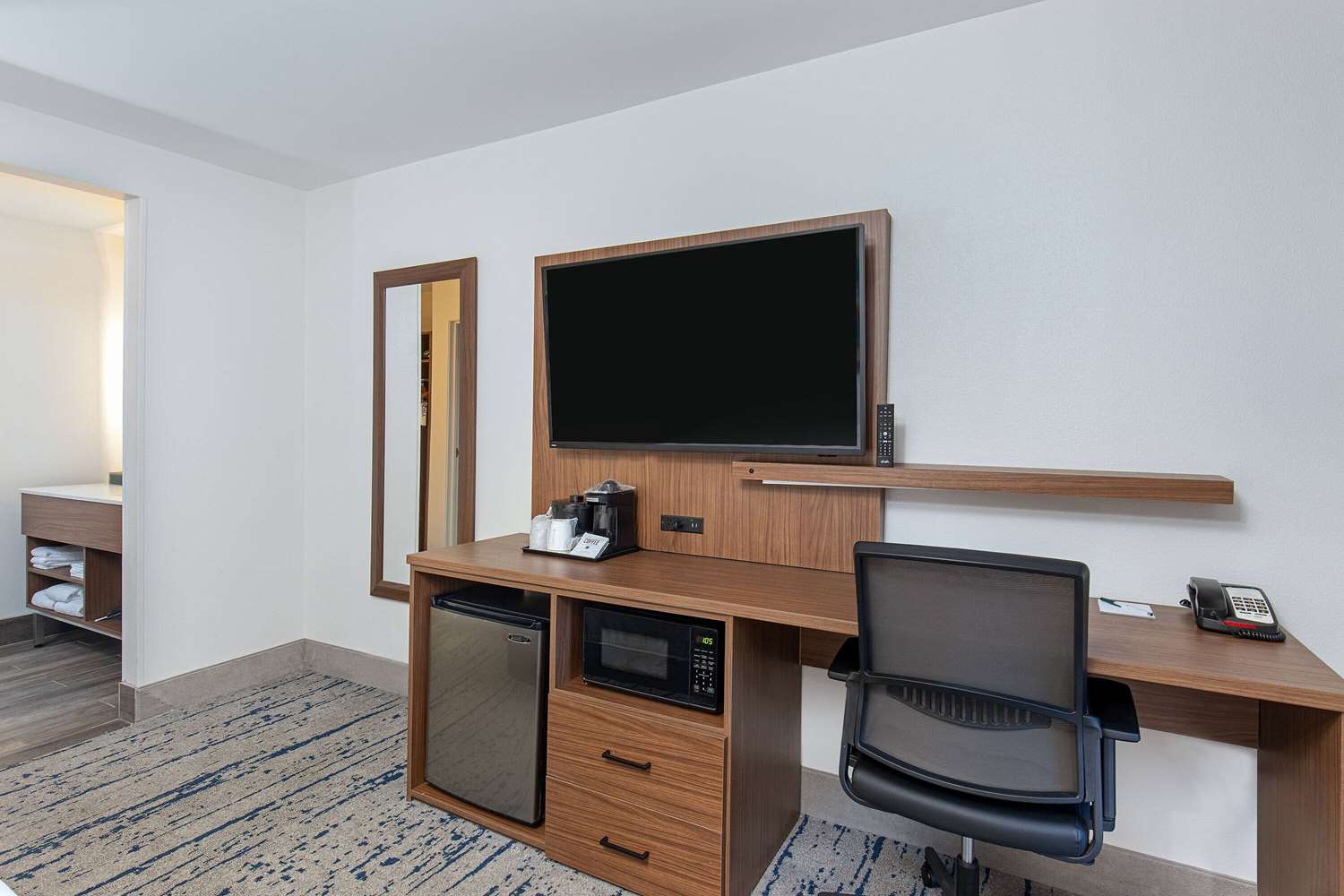 La Quinta Inn & Suites by Wyndham Nashville Airport 55/63