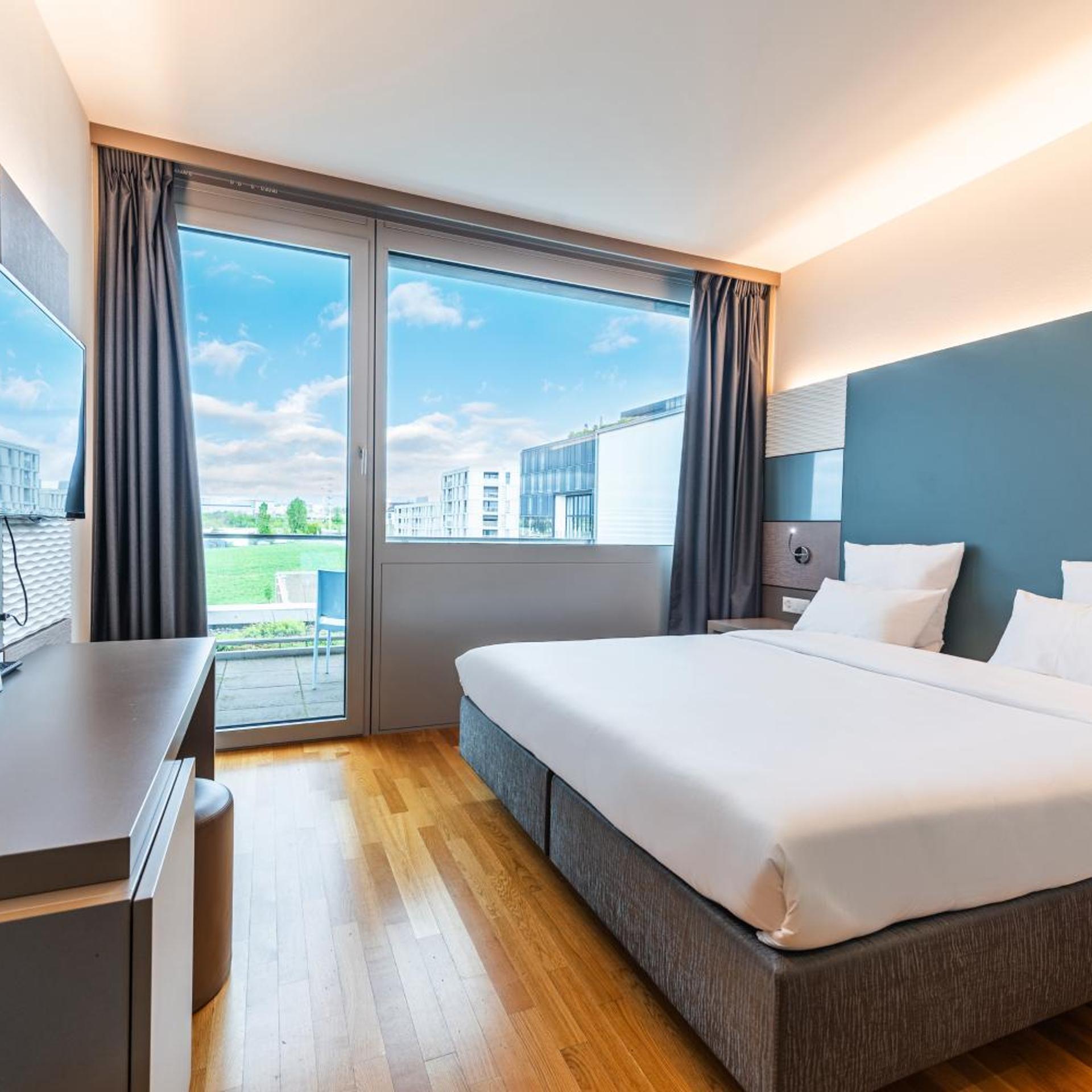 DELUXE, DOUBLE BED