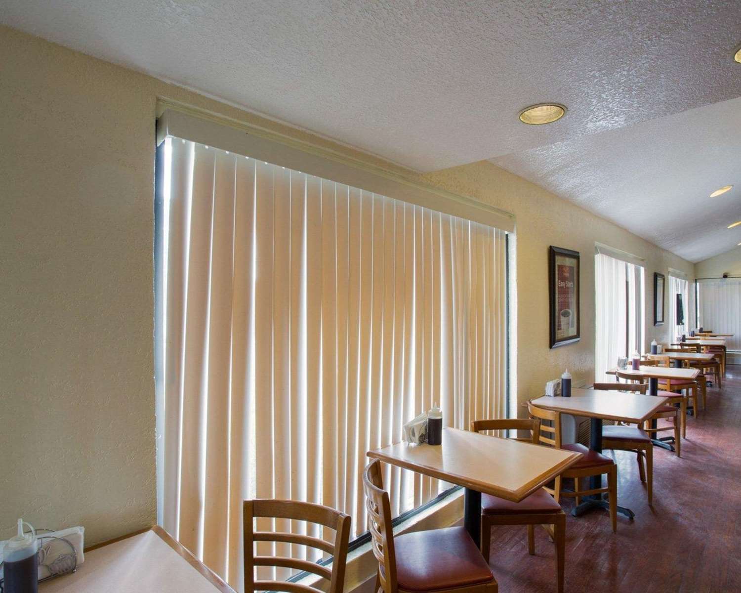 Knights Inn College Station 24/29