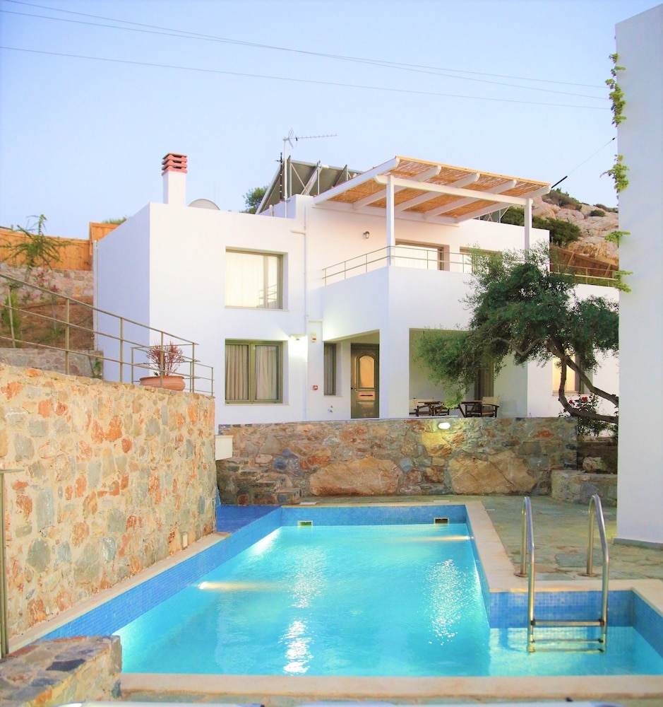 Mourtzanakis Residence