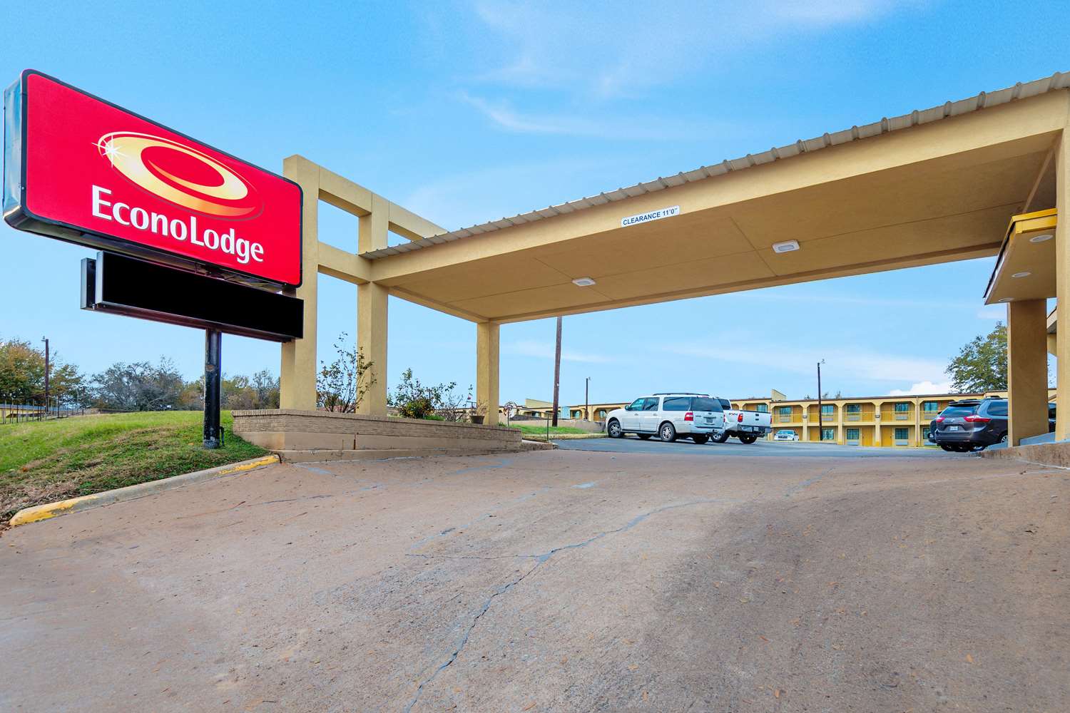 Super 8 by Wyndham Palestine TX 29/33