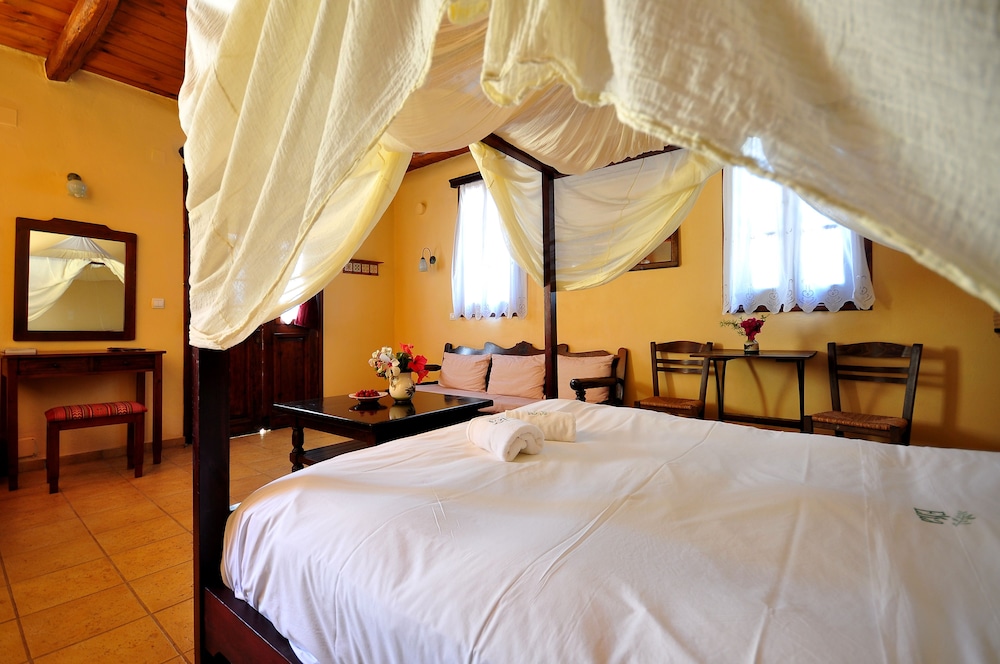 غرفة ديلوكس، Elia Traditional Hotel & Spa 2/3