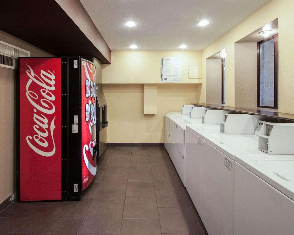 Quality Inn Airport East El Paso 34/49