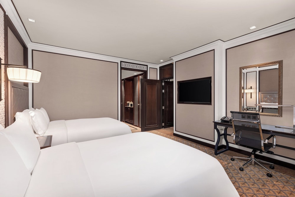 Connecting, Family, King Bed