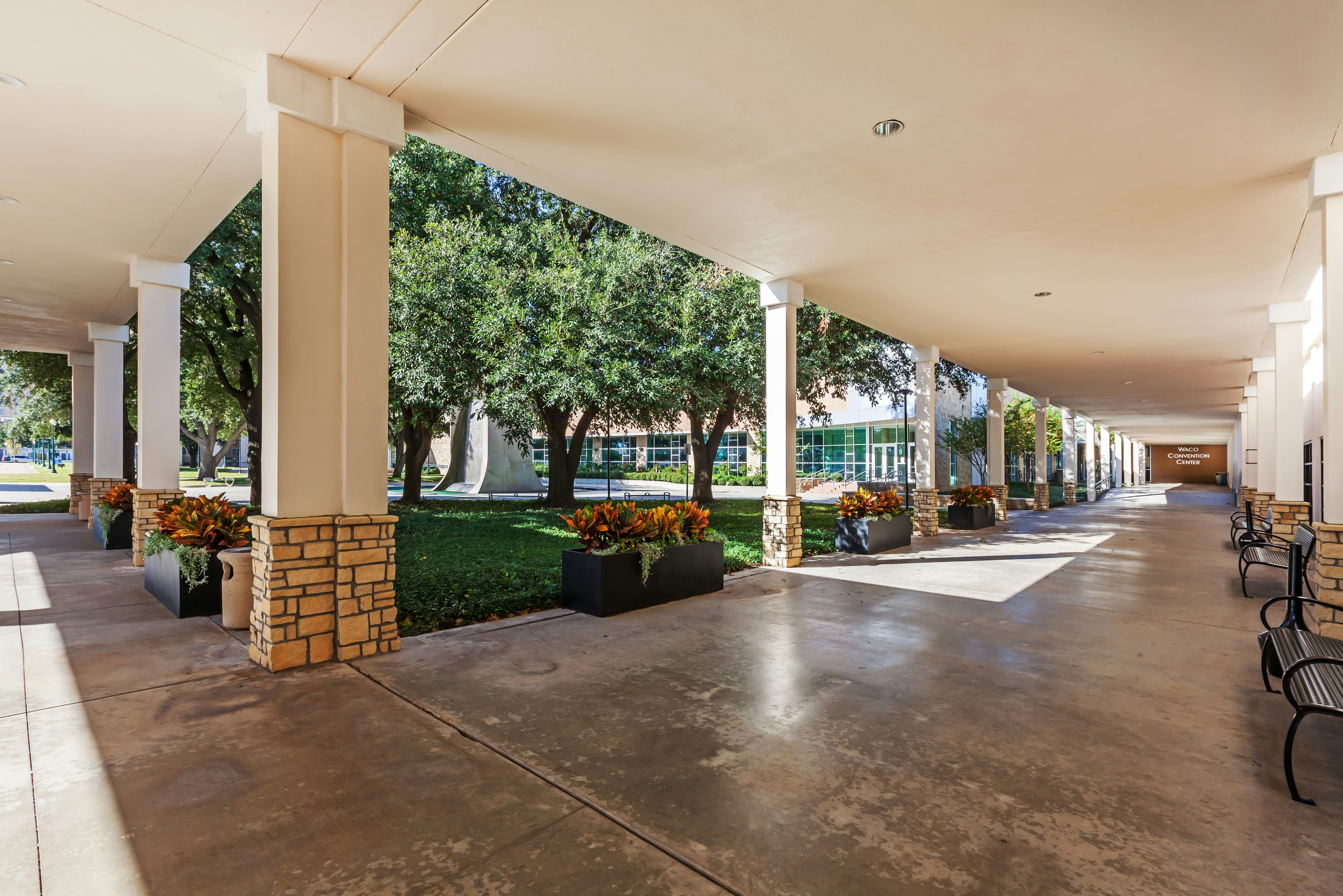 Hilton Waco 33/50