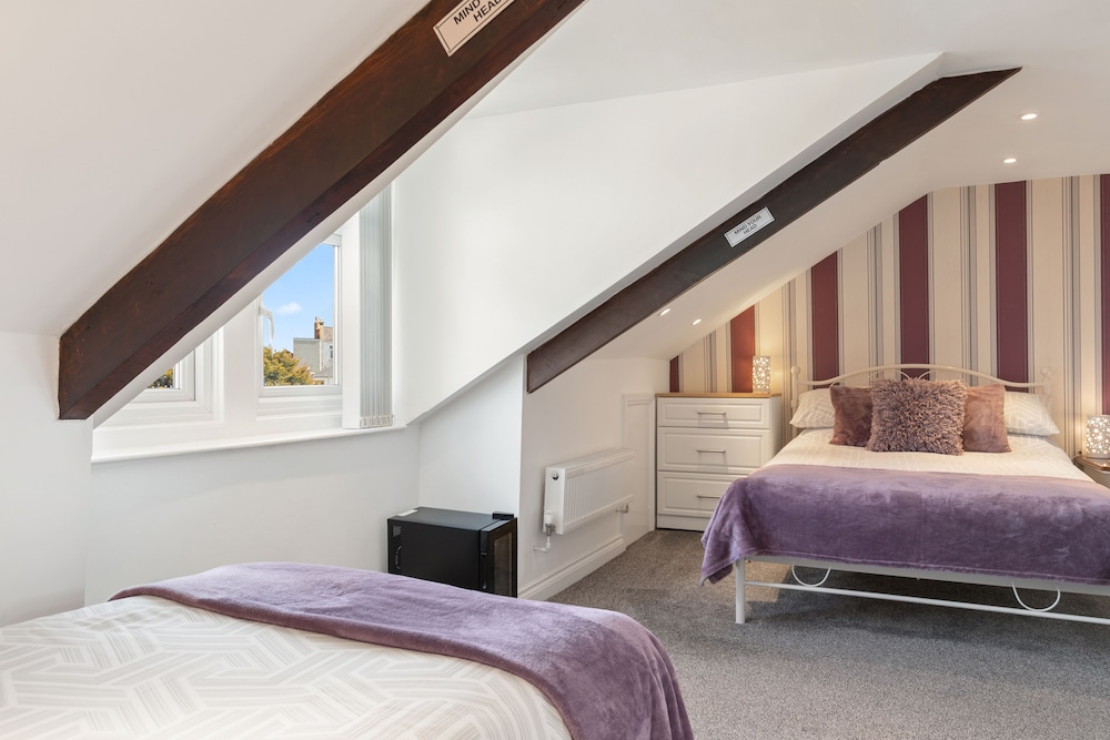 Coach Guest House 4/42