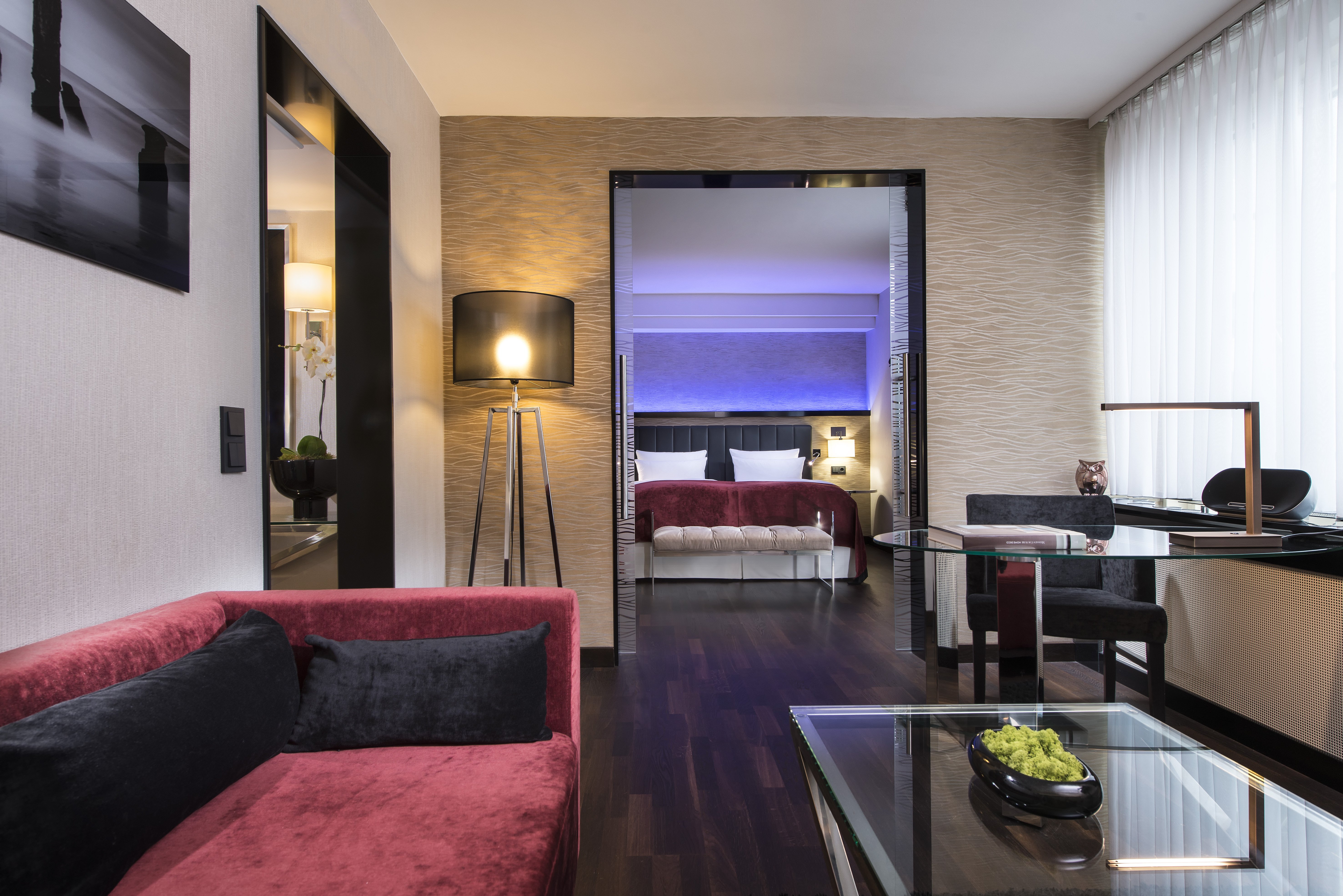 SUITE, CLUB LOUNGE ACCESS